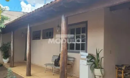 Casa com 3 quartos à venda na Avenida Estrêla do Sul, --, Osvaldo Rezende, Uberlândia
