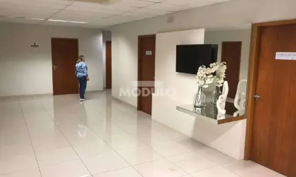 Sala comercial para alugar na Avenida Vasconcelos Costa, --, Osvaldo Rezende, Uberlândia