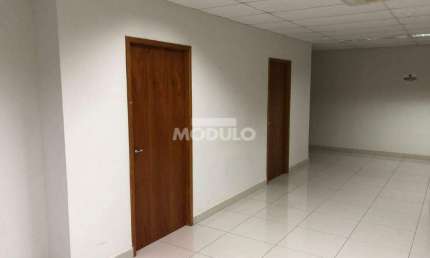 Sala comercial para alugar na Avenida Vasconcelos Costa, --, Osvaldo Rezende, Uberlândia