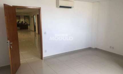 Sala comercial para alugar na Avenida Vasconcelos Costa, --, Osvaldo Rezende, Uberlândia