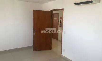 Sala comercial para alugar na Avenida Vasconcelos Costa, --, Osvaldo Rezende, Uberlândia