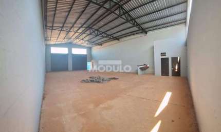 Barracão / Galpão / Depósito para alugar na Avenida Yuri Resende Miranda, --, Novo Mundo, Uberlândia
