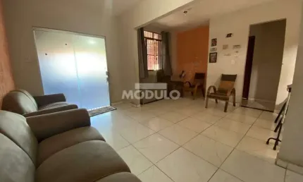 Casa com 4 quartos à venda na Rua Yá Nasso, --, Planalto, Uberlândia