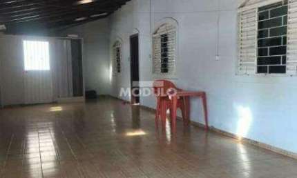 CASA COMERCIAL / RESIDENCIAL à venda, 3 quartos, 1 suíte, 2 vagas, Segismundo Pereira - Uberlândia/MG