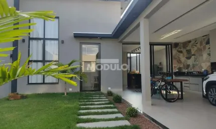 Casa com 3 quartos à venda na Rua Roterdã, --, Jardim Europa, Uberlândia