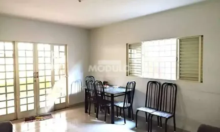 CASA RESIDENCIAL à venda, 4 quartos, 1 suíte, Santa Luzia - Uberlândia/MG