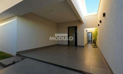 Casa com 3 quartos para alugar na Rua Planicie, --, Aclimação, Uberlândia