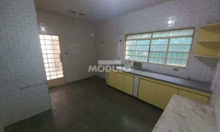 Casa com 2 quartos para alugar na Rua Rio Grande do Norte, --, Umuarama, Uberlândia