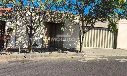 CASA RESIDENCIAL à venda, 3 quartos, 1 suíte, 2 vagas, CIDADE JARDIM - Uberlândia/MG