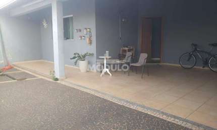 CASA RESIDENCIAL à venda, 3 quartos, 1 suíte, ALTO UMUARAMA - Uberlândia/MG