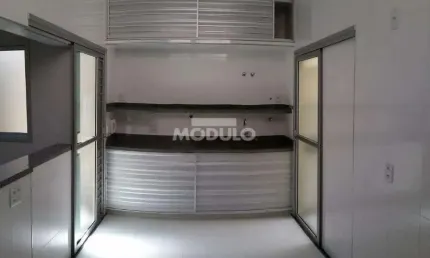 Casa Residencial para locação no Bairro Santa Mônica