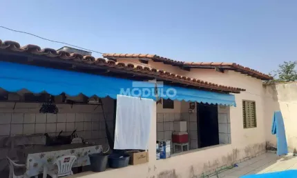 CASA RESIDENCIAL à venda, 3 quartos, 1 suíte, 3 vagas, Santa Mônica - Uberlândia/MG