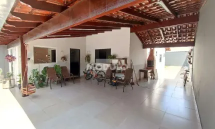 Casa com 3 quartos à venda na Rua Vaticano, --, Jardim Europa, Uberlândia