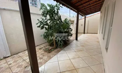 Casa com 3 quartos à venda na Rua Orozimbo Ribeiro, --, Santa Mônica, Uberlândia