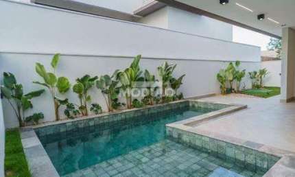 Excelente Casa com Fino Acabamento em Condominio Arts