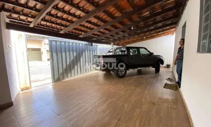 Casa com 3 quartos à venda na Rua do Feirante, --, Planalto, Uberlândia