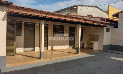 CASA RESIDENCIAL à venda, 3 quartos, 1 suíte, 3 vagas, Santa Mônica - Uberlândia/MG