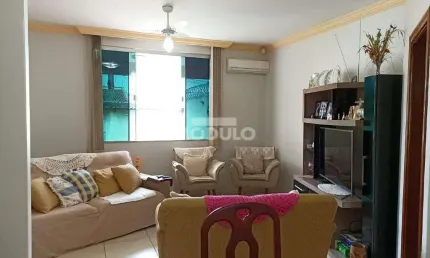 Imóvel à venda no Bairro Brasil, com excelente estrutura e espaço para toda a família!