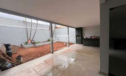 Casa com 3 quartos à venda na Rua Roberto Carlos Medeiros, --, Jardim Europa, Uberlândia