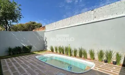 Casa com 3 quartos à venda na Rua Roberto Carlos Medeiros, --, Jardim Europa, Uberlândia