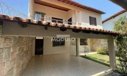 Casa com 3 quartos para alugar na Rua Aracaty, --, Jardim Karaíba, Uberlândia