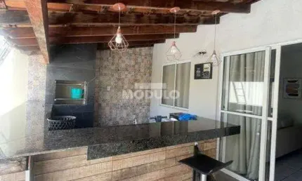 Casa em condomínio fechado com 2 quartos à venda na Avenida dos Ferreiras, --, Aclimação, Uberlândia