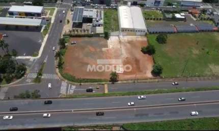 Terreno à venda na Avenida Floriano Peixoto, --, Brasil, Uberlândia
