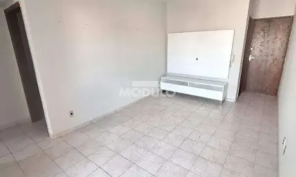 Apartamento para locação no centro da cidade com 2 quartos