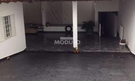 CASA RESIDENCIAL à venda, 3 quartos, 1 suíte, 4 vagas, Martins - Uberlândia/MG