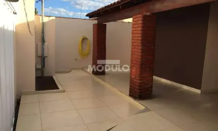 Casa com 3 quartos para alugar na Rua Rio Corumbá, --, Jardim Europa, Uberlândia