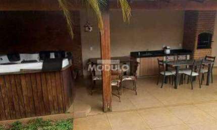 CASA RESIDENCIAL à venda, 4 quartos, 2 suítes, 2 vagas, Osvaldo Rezende - Uberlândia/MG