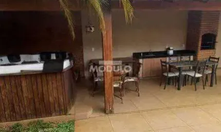 CASA RESIDENCIAL à venda, 4 quartos, 2 suítes, 2 vagas, Osvaldo Rezende - Uberlândia/MG