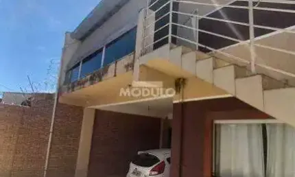 CASA RESIDENCIAL à venda, 5 quartos, 2 suítes, Planalto - Uberlândia/MG