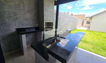 Casa Res. Pequis com 2 quartos, 2 banheiros, quintal, espaço gourmet