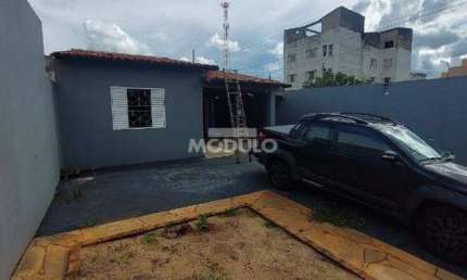Casa residencial para locação, bairro Tibalina 3 quartos