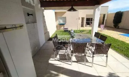 Casa com 3 quartos para alugar na Rua Caracuri, --, Jardim Karaíba, Uberlândia