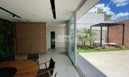 CASA RESIDENCIAL à venda, 4 quartos, 2 suítes, 3 vagas, Osvaldo Rezende - Uberlândia/MG