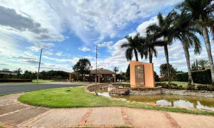 Terreno amplo de esquina no Condomínio Fechado : Villa do Sol