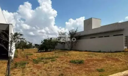 Terreno em condomínio fechado à venda na Avenida Vereador Carlito Cordeiro, --, Laranjeiras, Uberlândia