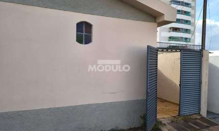 Casa residencial para locação, bairro Santa Mônica com 2 quartos