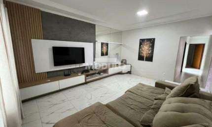 CASA RESIDENCIAL à venda, 3 quartos, 1 suíte, 2 vagas, ALTO UMUARAMA - Uberlândia/MG