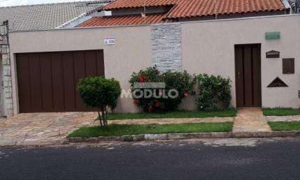 Casa residencial para locação, bairro Cidade Jardim com 3 quartos