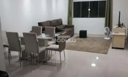 CASA RESIDENCIAL à venda, 3 quartos, 1 suíte, 3 vagas, JARDIM PATRICIA - Uberlândia/MG