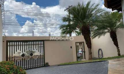 Casa residencial para locação, bairro Cidade Jardim com 3 quartos