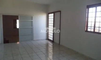 Casa com 3 quartos para alugar na Rua Maria Esperança, --, Jardim Finotti, Uberlândia