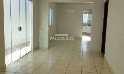 Casa com 3 quartos para alugar na Rua Guaíra, --, Jardim Karaíba, Uberlândia