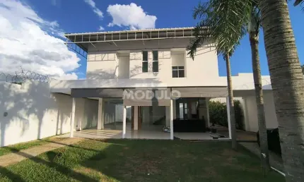 Casa residencial para locação bairro Jardim Karaiba com 4 quartos