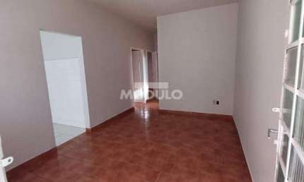 Casa com 3 quartos para alugar na Rua João Pereira da Silva, --, Santa Mônica, Uberlândia