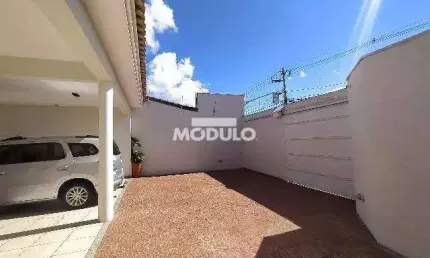 CASA 3 QUARTOS 1 Suíte, 4 Vagas de Garagem - VIGILATO PEREIRA