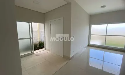 CASA DE CONDOMÍNIO à venda, 3 quartos, 1 suíte, 2 vagas, Laranjeiras - Uberlândia/MG